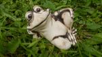 žába pohoda ležící,keramická zahradní dekorace
